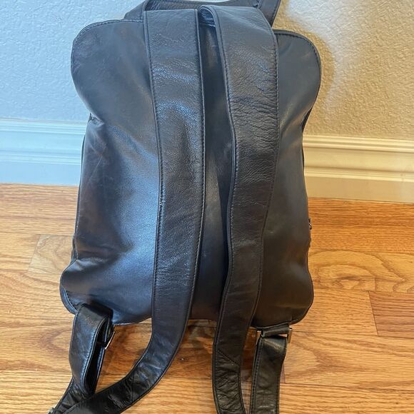 Wilson's Leather Pelle Studio Black Leather Medium Shoulder Backpack Butter Soft - Picture 4 of 15
